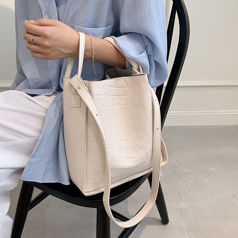 Buitron Crossbody-håndtaske I Læder Til Kvinder - Beige