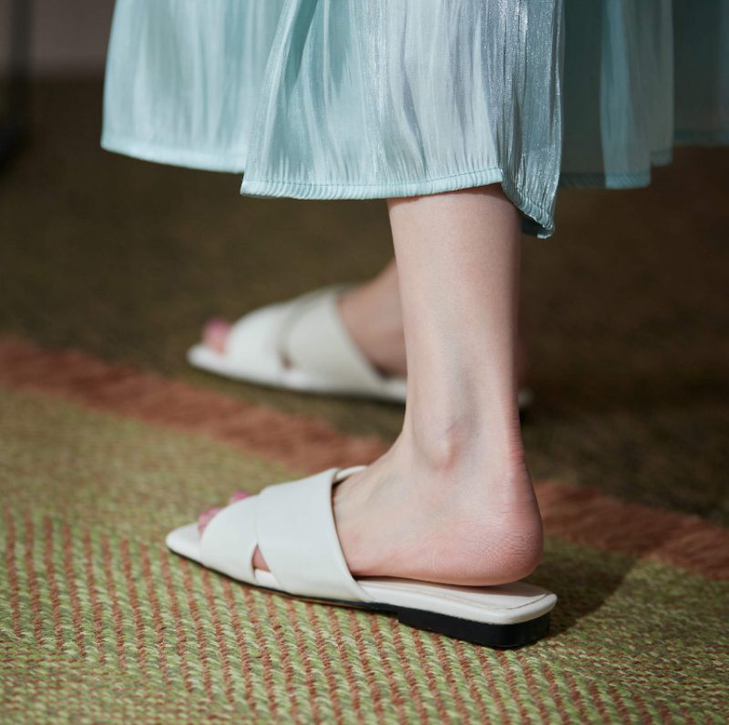 Gal Kvinders Flad Sort Læder Sandal - Sort