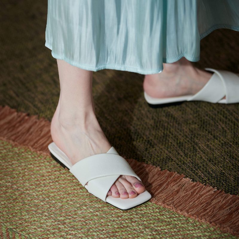 Gal Kvinders Flad Sort Læder Sandal - Sort