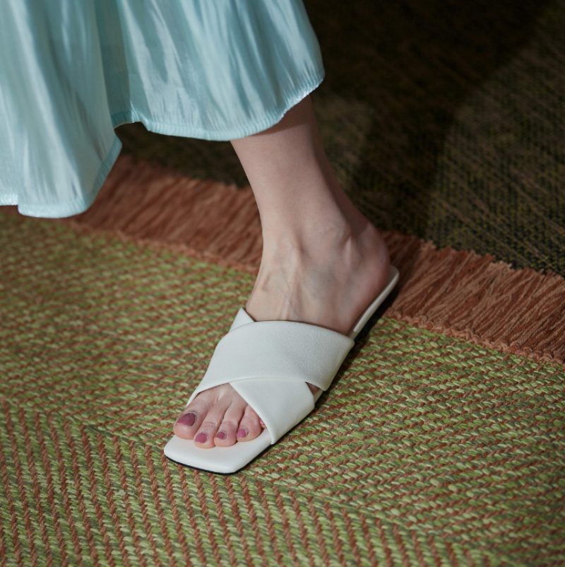 Gal Kvinders Flad Sort Læder Sandal - Sort