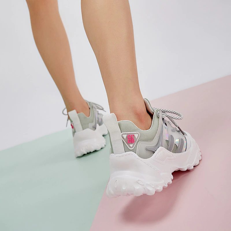 Grasso Åndbar Sneaker Med Snørebånd Til Kvinder - Beige