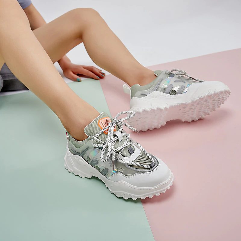 Grasso Åndbar Sneaker Med Snørebånd Til Kvinder - Beige