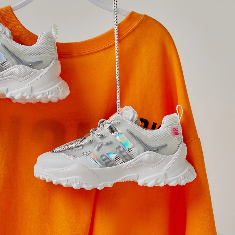 Grasso Åndbar Sneaker Med Snørebånd Til Kvinder - Beige