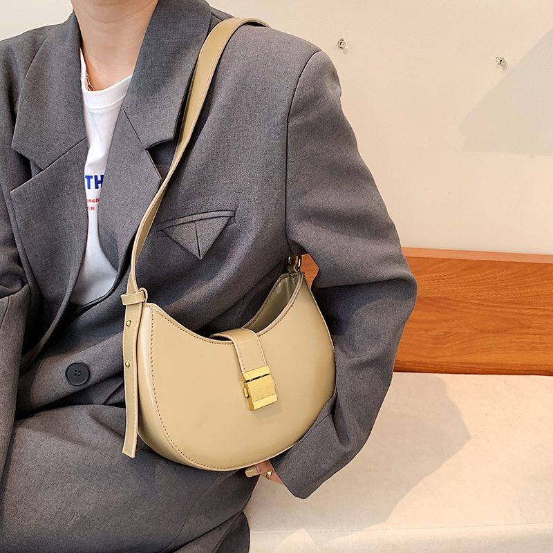 Jaxyn Crossbody-håndtaske I Læder Til Kvinder - Sort