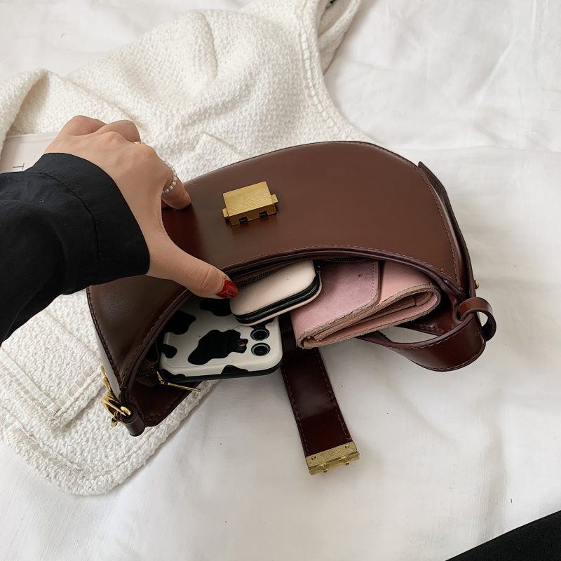Jaxyn Crossbody-håndtaske I Læder Til Kvinder - Sort