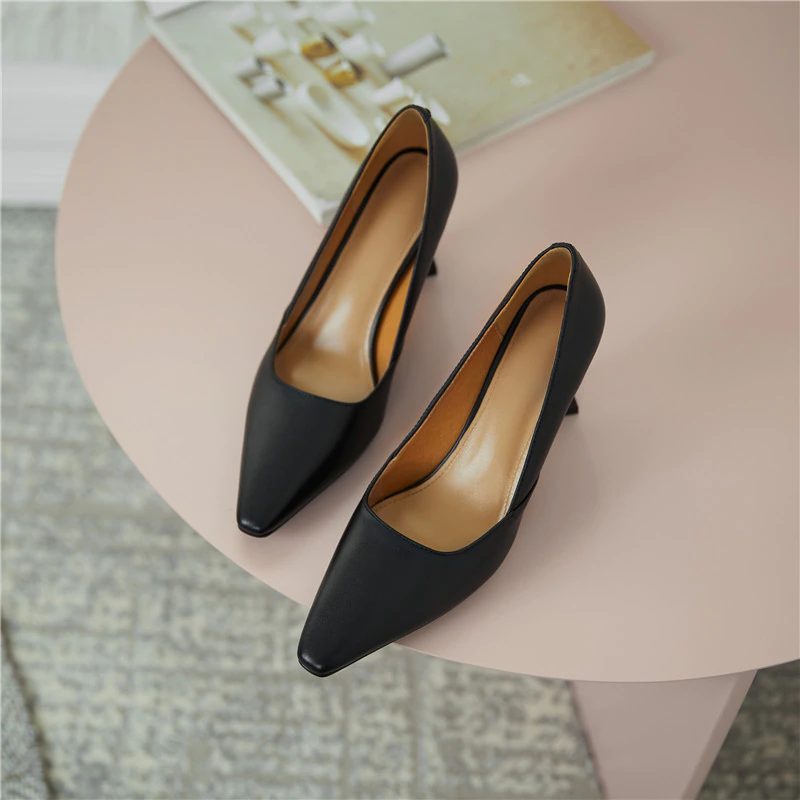 Leidy Klassiske Højhælede Pumps I Læder Til Kvinder - Beige