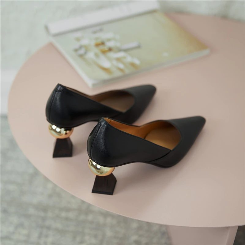 Leidy Klassiske Højhælede Pumps I Læder Til Kvinder - Beige