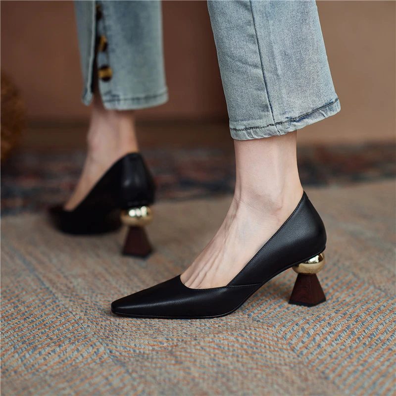 Leidy Klassiske Højhælede Pumps I Læder Til Kvinder - Beige