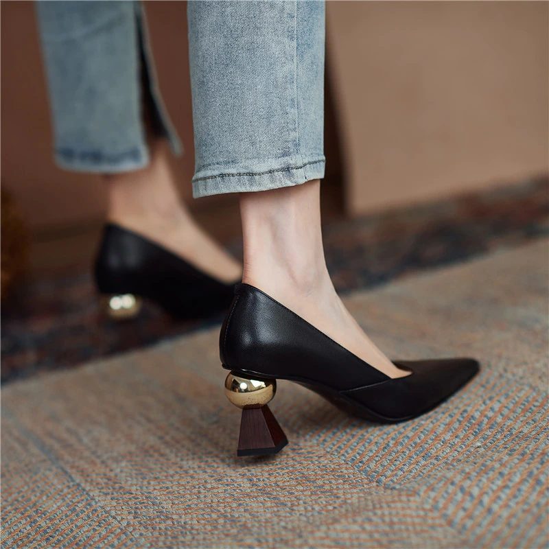 Leidy Klassiske Højhælede Pumps I Læder Til Kvinder - Beige