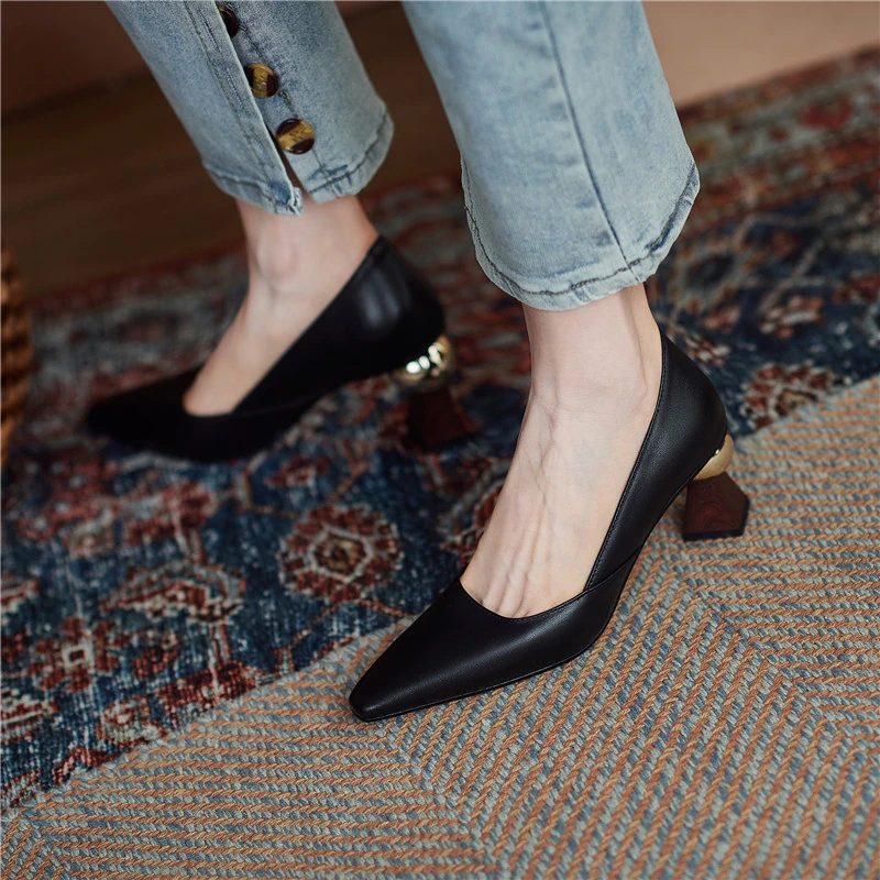 Leidy Klassiske Højhælede Pumps I Læder Til Kvinder - Beige