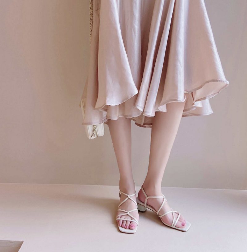 Liza Højkvalitets Sandal Med Mellemhæl Til Kvinder - Beige