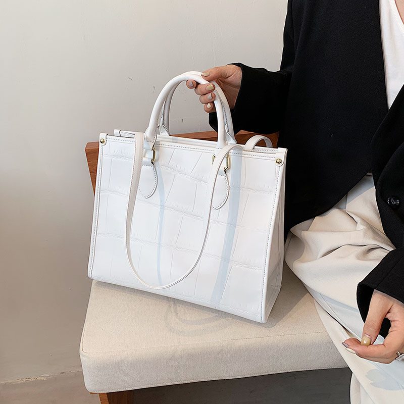 Milano Large Crossbody-håndtaske I Læder Til Kvinder - Sort