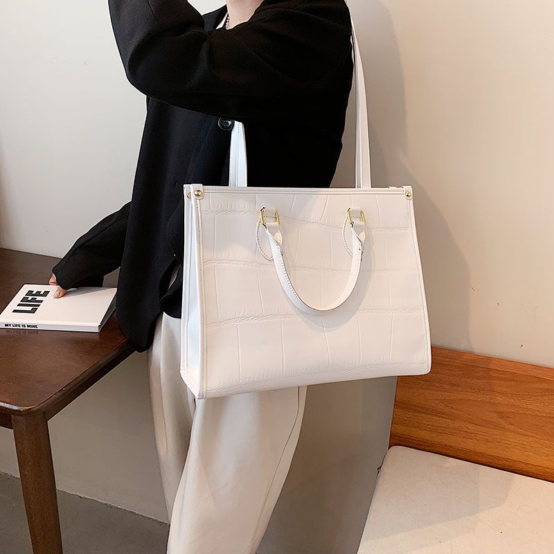 Milano Large Crossbody-håndtaske I Læder Til Kvinder - Sort