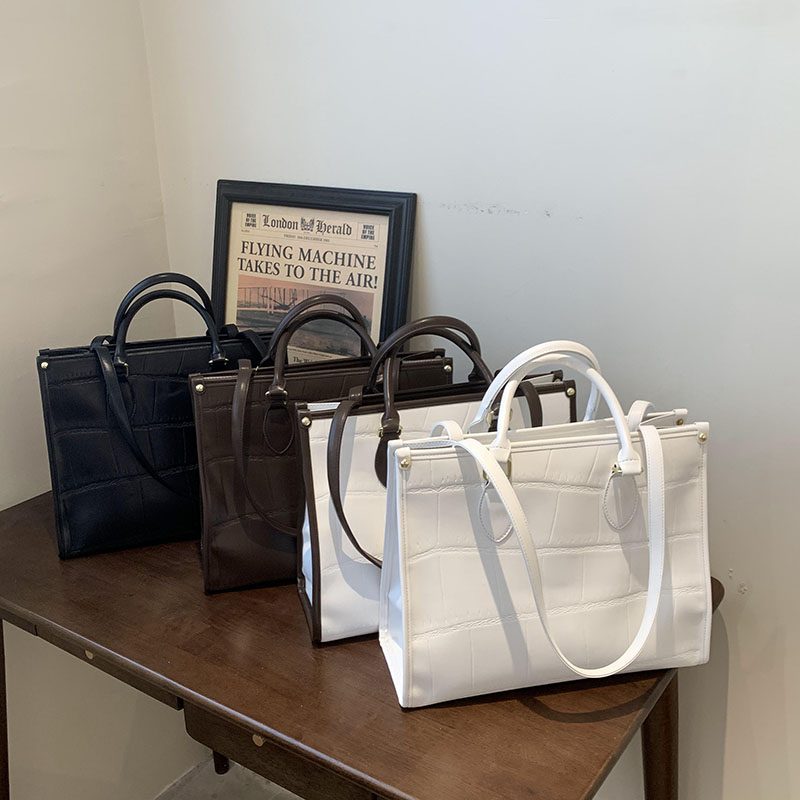 Milano Large Crossbody-håndtaske I Læder Til Kvinder - Sort