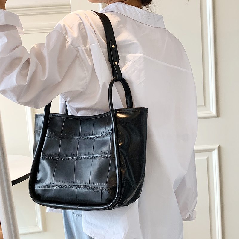 Peniche Crossbody-håndtaske I Læder Til Kvinder - Sort