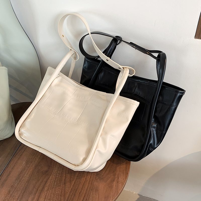 Peniche Crossbody-håndtaske I Læder Til Kvinder - Sort