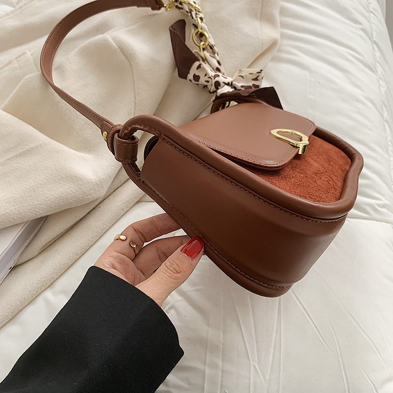 Pinino Small Crossbody-håndtaske I Læder Til Kvinder - Brun