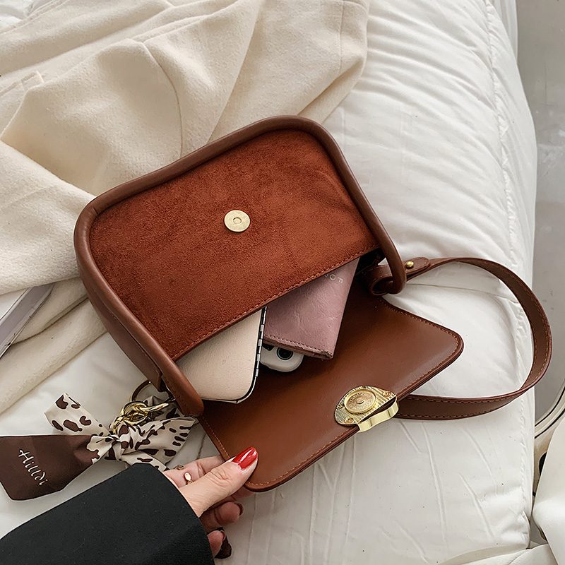 Pinino Small Crossbody-håndtaske I Læder Til Kvinder - Brun