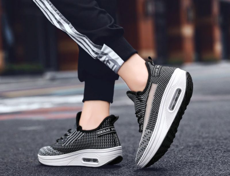 Regia Damesneakers Flade Med Platform - Sort