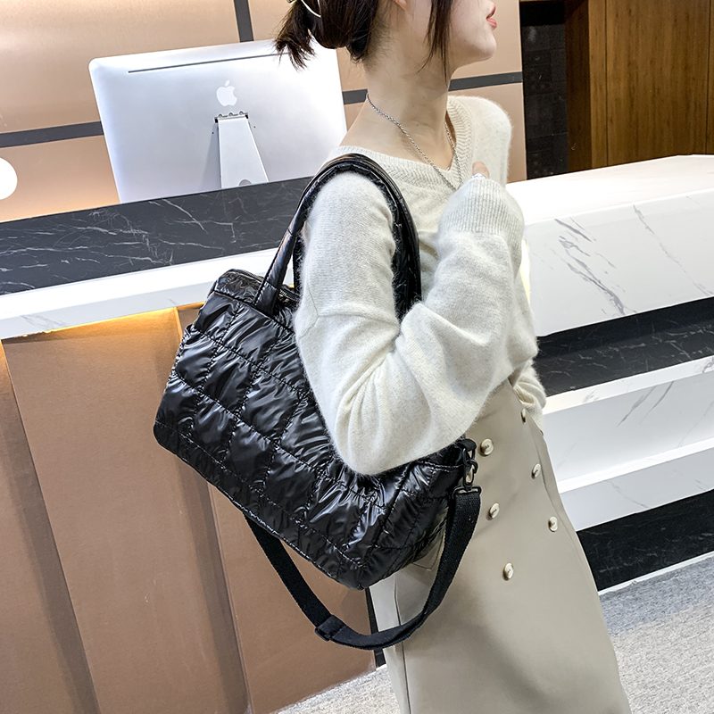 Torys Crossbody-håndtaske I Nylon Til Kvinder - Sort