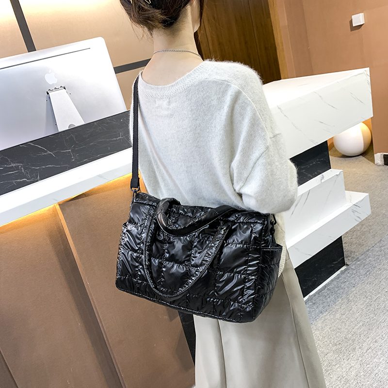 Torys Crossbody-håndtaske I Nylon Til Kvinder - Sort
