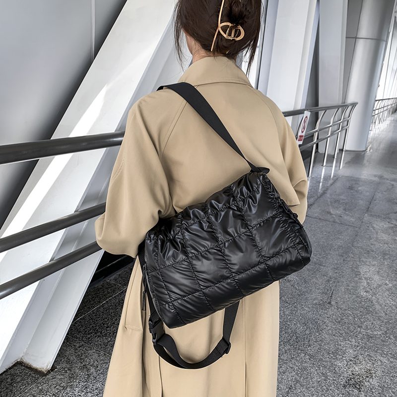 Torys Crossbody-håndtaske I Nylon Til Kvinder - Sort